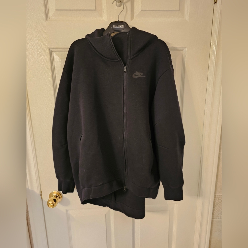 Nike Tech Fleece - Picture 6 of 8